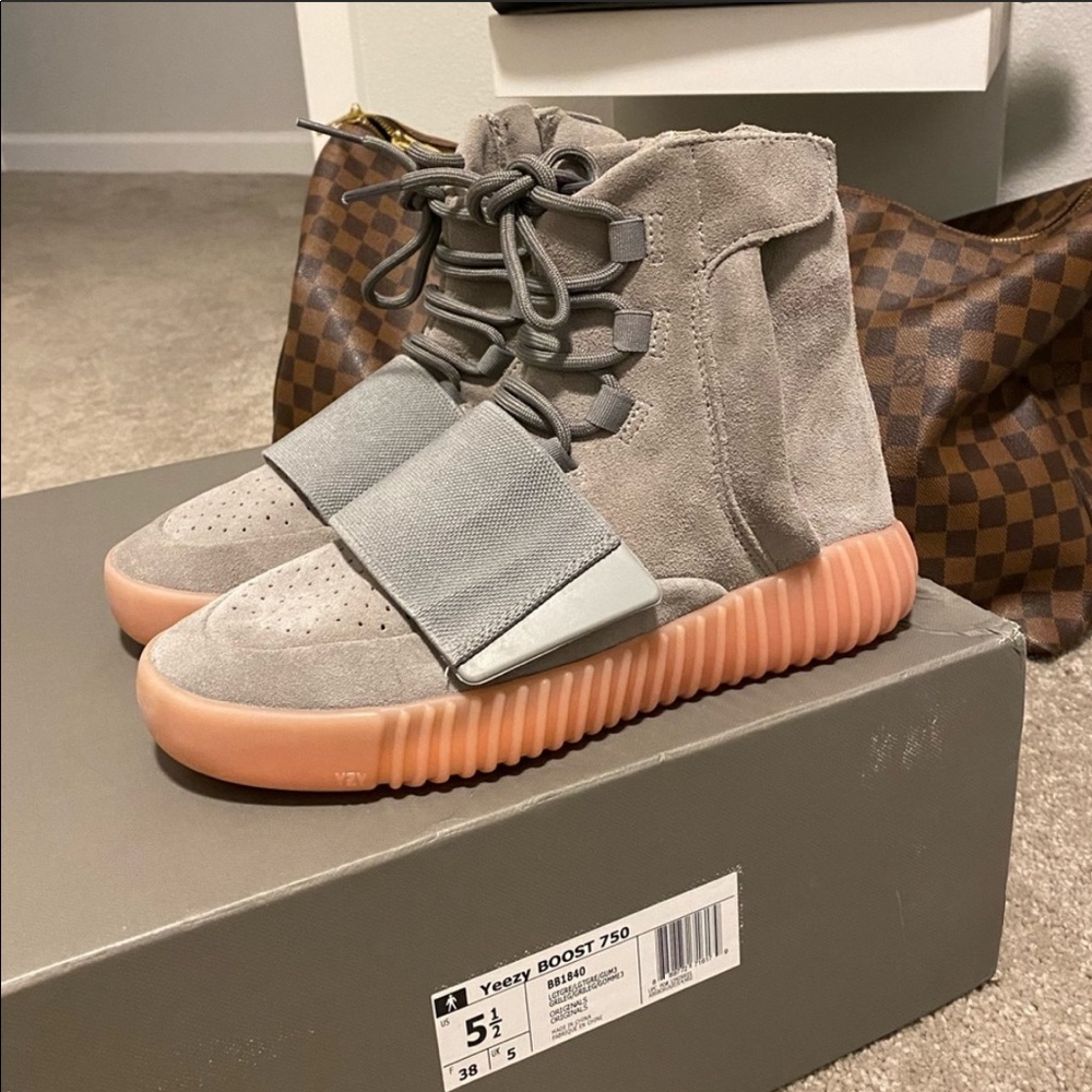 Extremely rare Yeezy grey gum 750